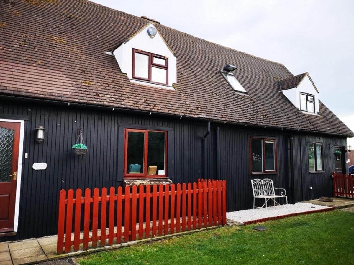 Chalet Cottages Streatley  Экстерьер фото